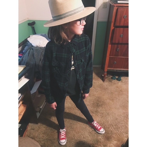 Meet your Posher! Leah Beee - Picture 10 of 16